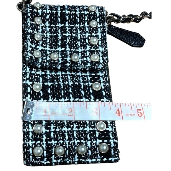 STEVE MADDEN Black & White Tweed Boucle CrossbodyPhone Bag w/ Faux Pearl Accents - Picture 7 of 8